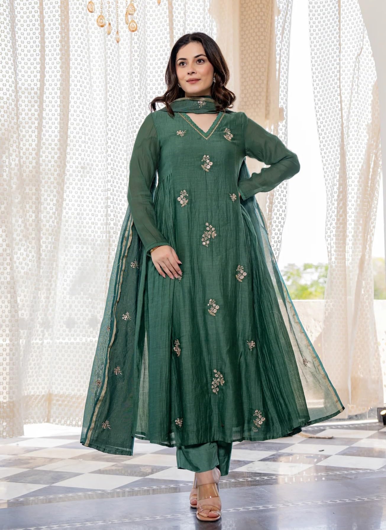 KLOSIA Women Embroidery Solid Anarkali Kurta and Pant Set with Dupatta Green