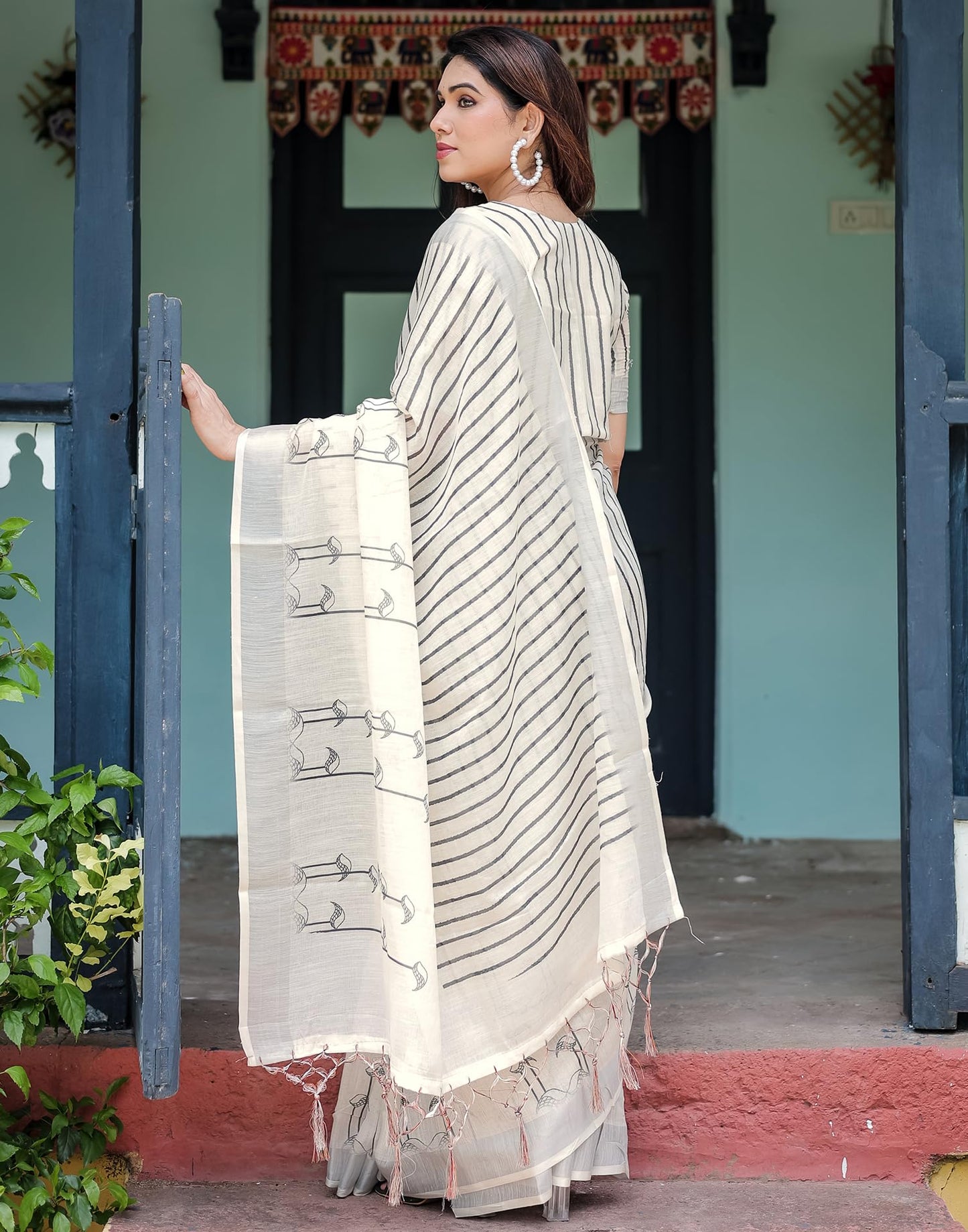 SIRIL Women's Cotton Linen Printed Saree with Unstitched Blouse Piece (4263S123_Off-White)